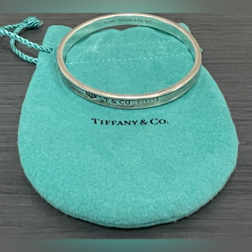 TIFFANY & CO. SILVER VINTAGE BANGLE BRACELET